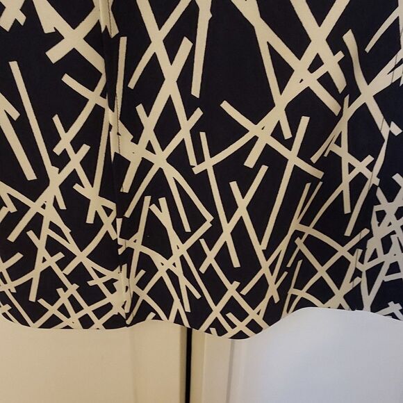 Adrianna Papell Navy and White sleeveless geometric print shift dress size 8 - Picture 5 of 12